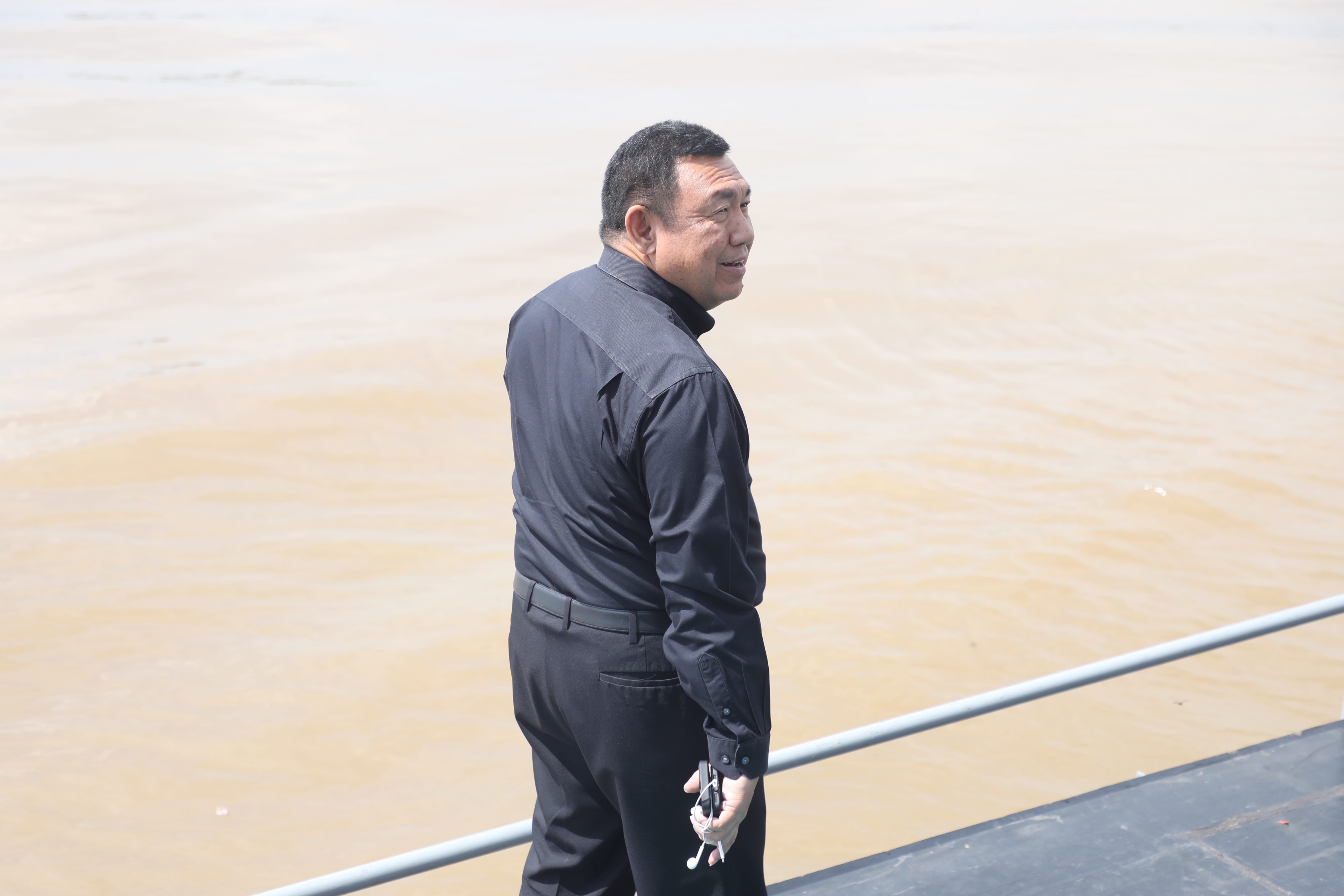 title - เลขาธิการ ส.ป.ก. นายเศรษฐเกียรติ กระจ่างวงษ์ ลงตรวจความเรียบร้อยของงาน 